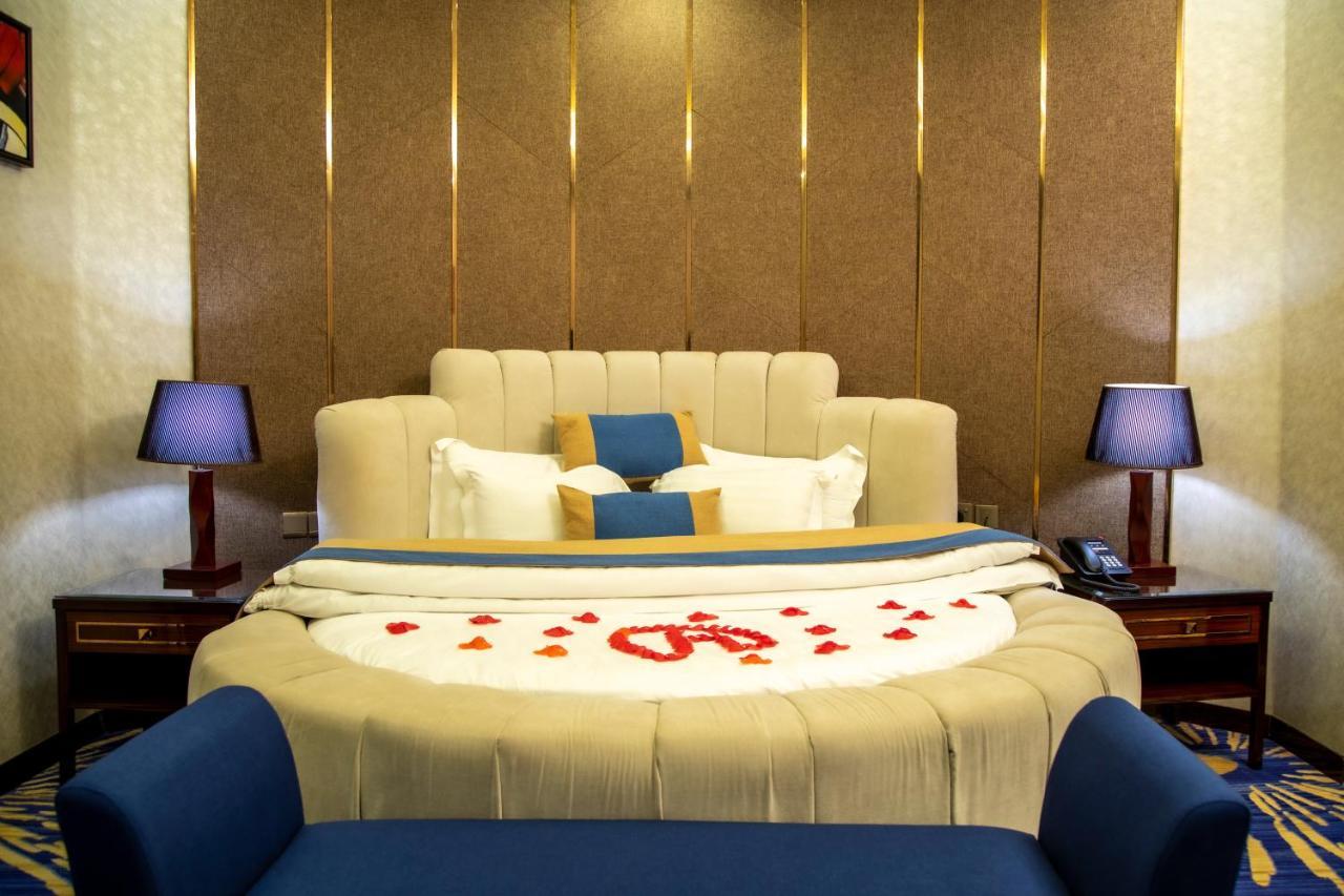 فندق هوليداي الخليج الرياض - Holiday Al Khaleej Hotel Exterior foto